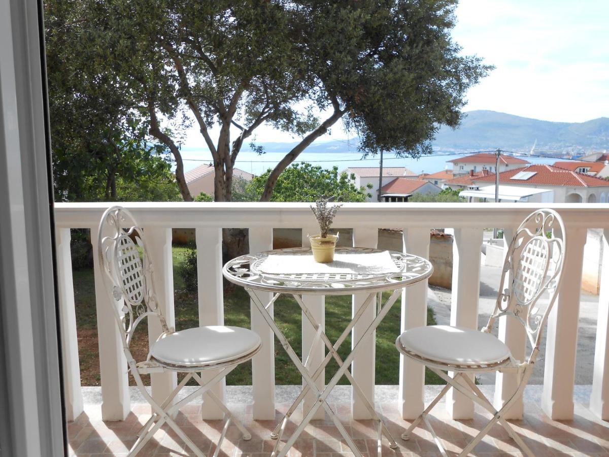 Apartments With A Parking Space Okrug Gornji, Ciovo - 13859 Trogir Zewnętrze zdjęcie